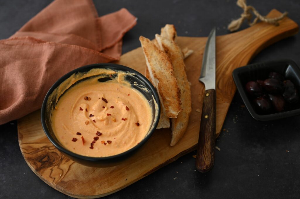 Süß-salziges Aroma: Feta-Creme mit gebackener Paprika