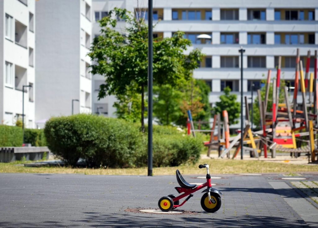 Sollten Kinder in der «Mittagshitze» draußen spielen?