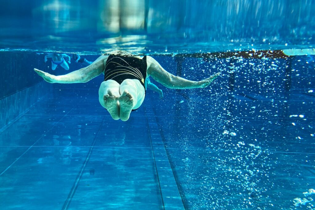 Schwindel nach dem Schwimmen: Woher er kommt und was hilft