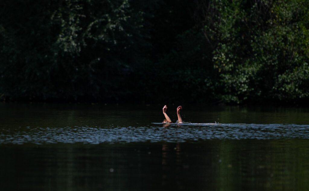 6 typische Gefahren beim Baden – und wie man sich schützt