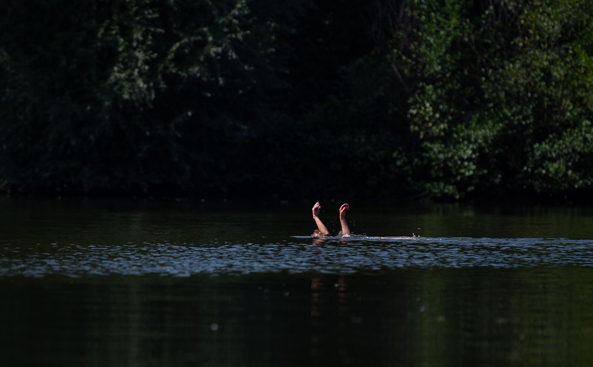 6 typische Gefahren beim Baden – und wie man sich schützt