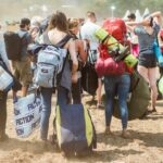 Festivalgepäck tragen: So geht’s rückenfreundlicher