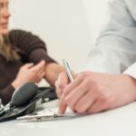 Vom Arzt nicht ernst genommen? Frauen erleben das häufiger
