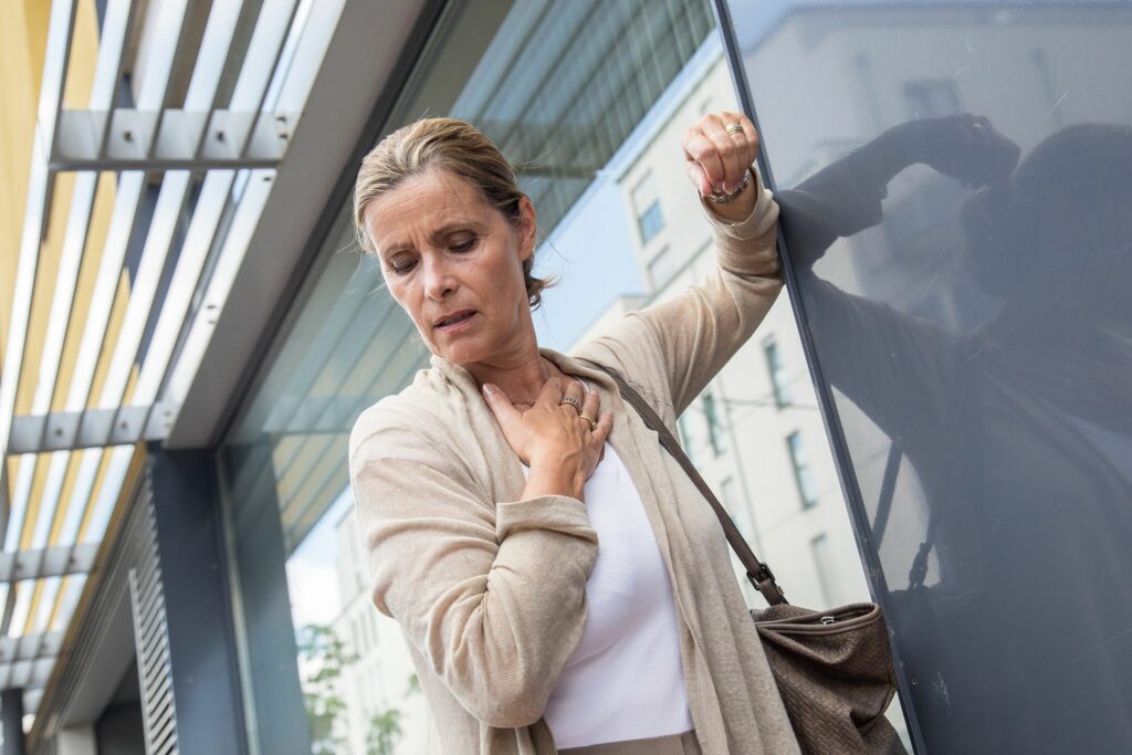 Ab zum Arzt! Das sind Anzeichen für Lungenprobleme