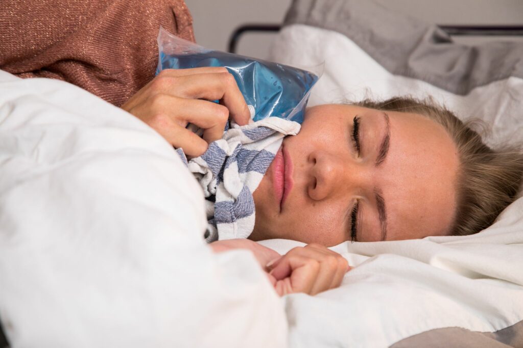 Warum werden Zahnschmerzen nachts oft schlimmer?