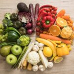 Fünfmal Obst und Gemüse: Mit Ernährung Divertikeln vorbeugen