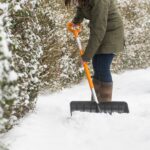 So geht das Schneeschippen nicht auf Rücken und Herz