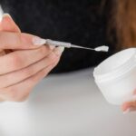 Warum unsere Finger nicht in die Gesichtscreme gehören